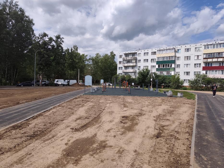Михаил Ведерников проверил ход благоустройства общественной территории на Запсковье
