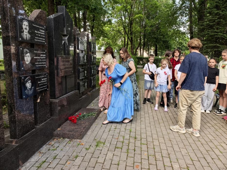 Торжественный митинг в Стругах Красных