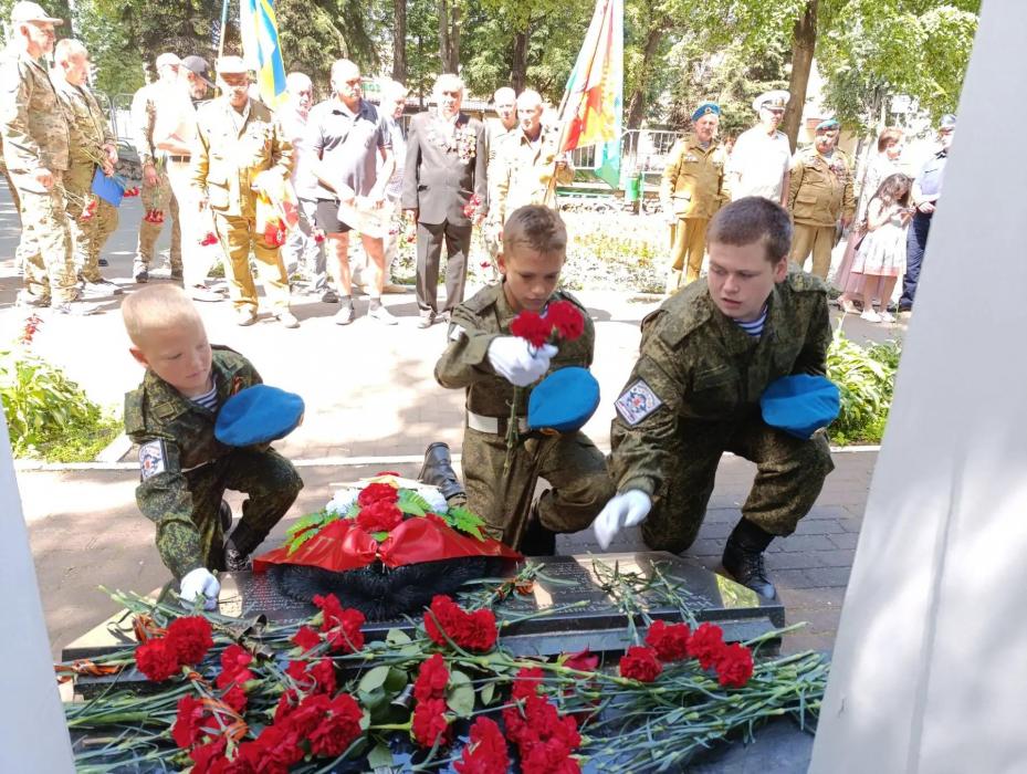 Торжественный митинг в Великих Луках