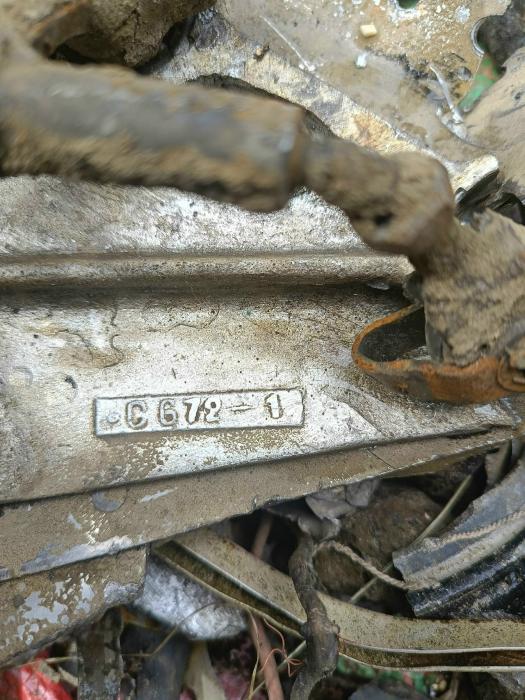 Фрагменты бомбардировщика Пе-2 подняли из озера в Псковской области
