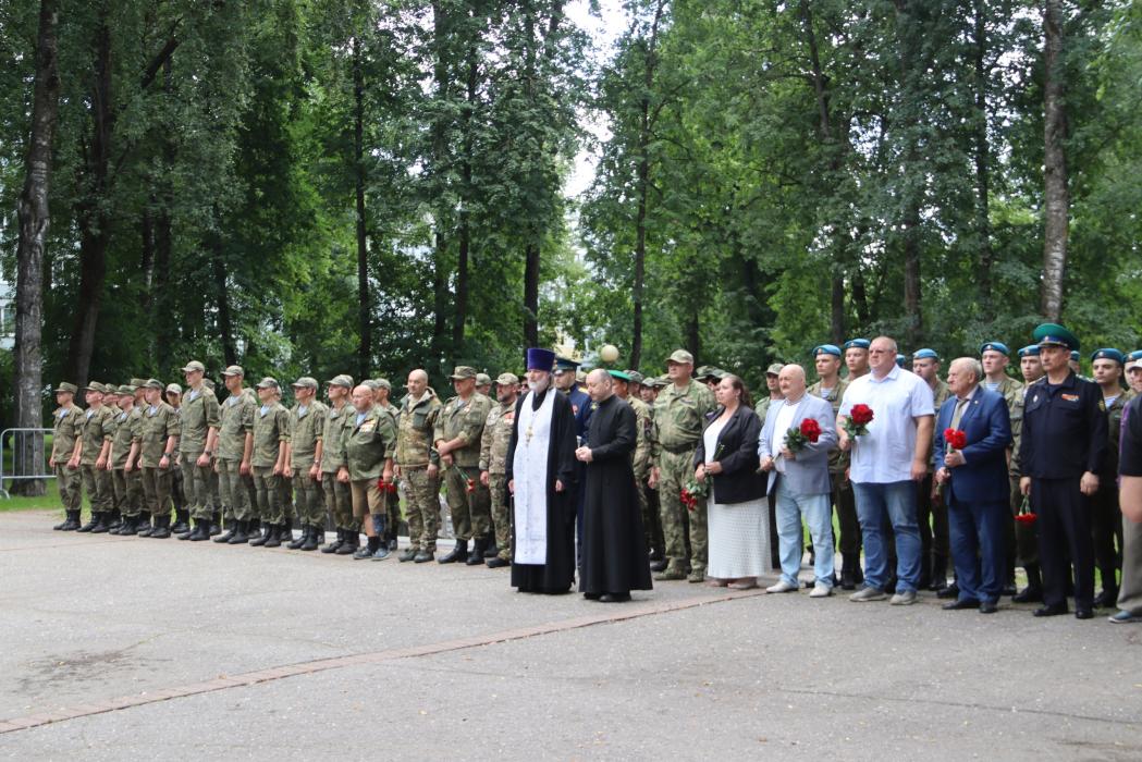 Депутаты Псковской гордумы приняли участие в торжестве в честь Дня ветеранов боевых действий