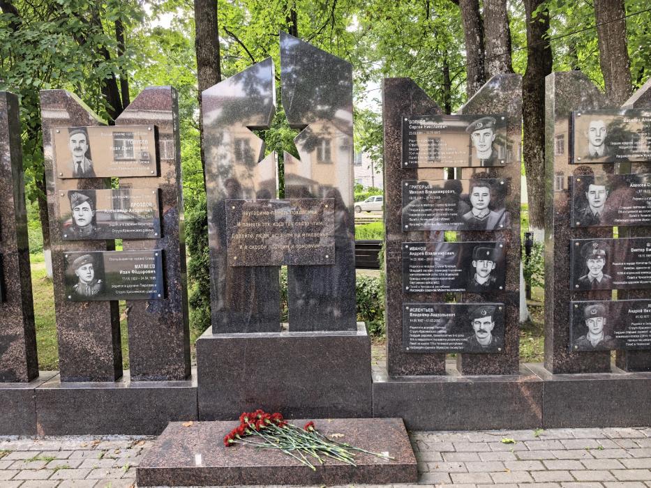 Торжественный митинг в Стругах Красных