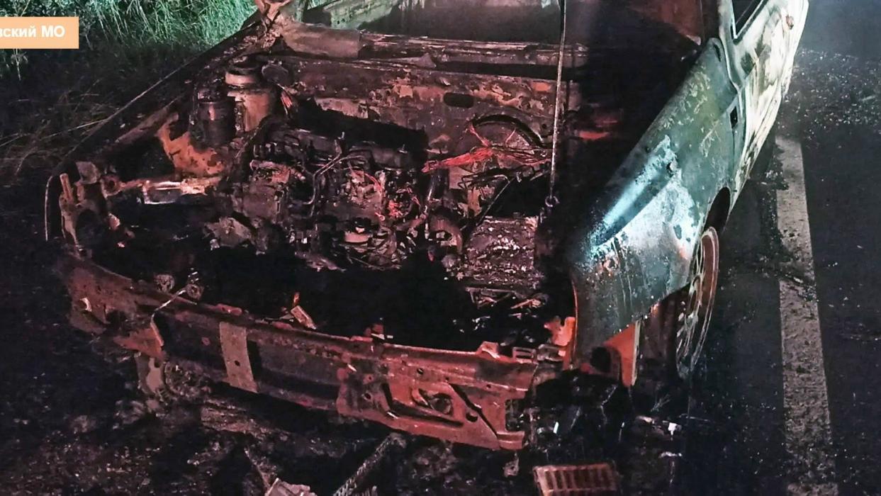 Дом и автомобиль сгорели в Псковской области