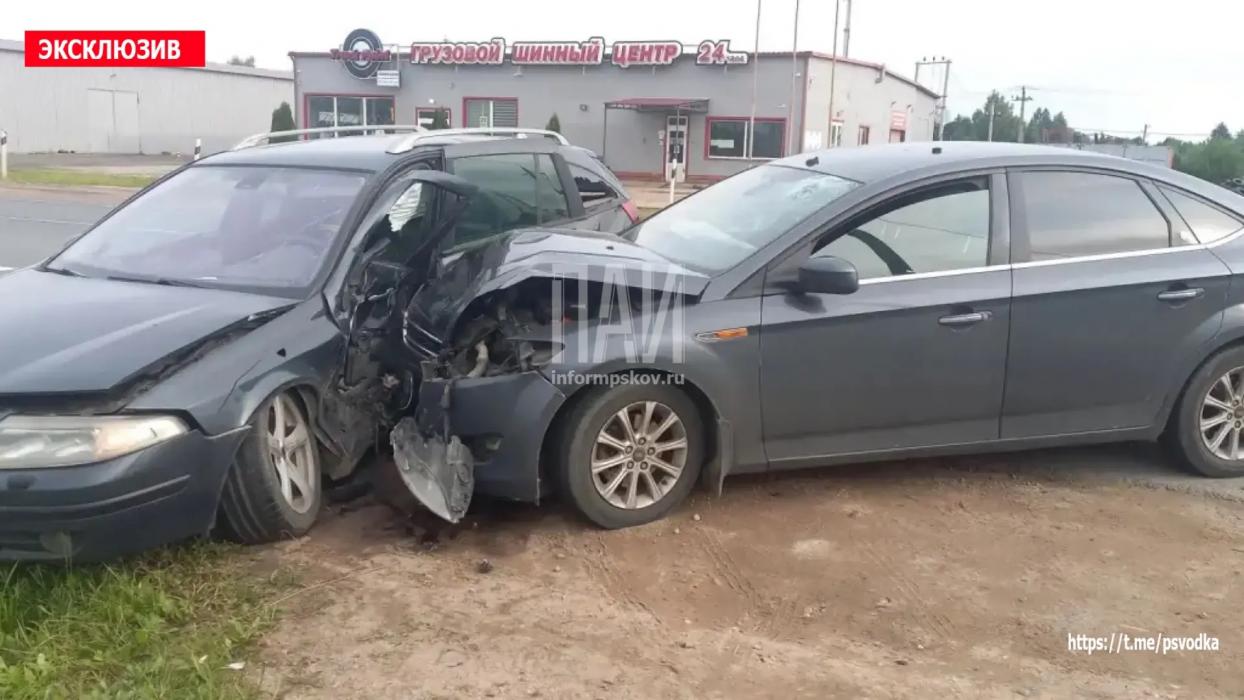 Два водителя пострадали в ДТП в Великолукском районе