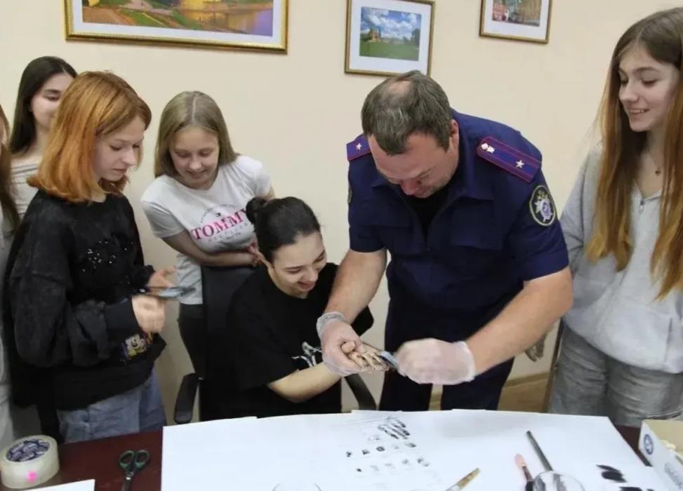 Михаил Ведерников поздравил сотрудников и ветеранов органов следствия с профессиональным праздником