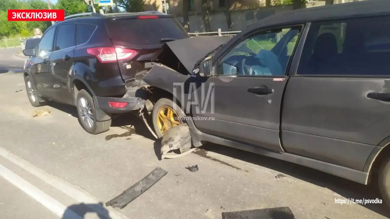 ​Три человека пострадали в массовом ДТП в Великих Луках