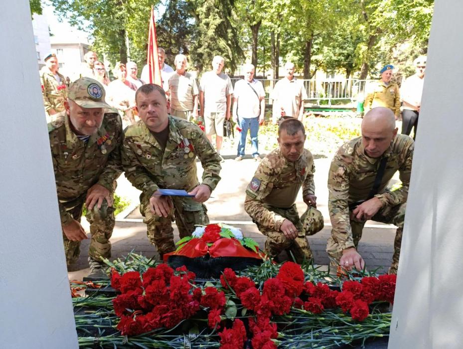 Торжественный митинг в Великих Луках