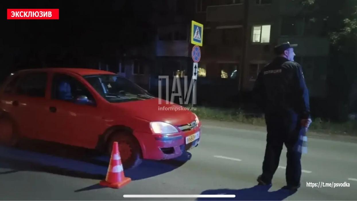 Opel сбил женщину на пешеходном переходе в Бежаницах