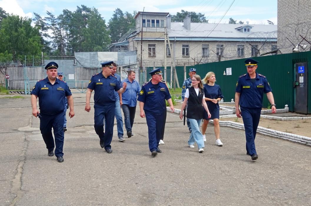ИК-6 УФСИН России по Псковской области с рабочим визитом посетили представители правительства Псковской области