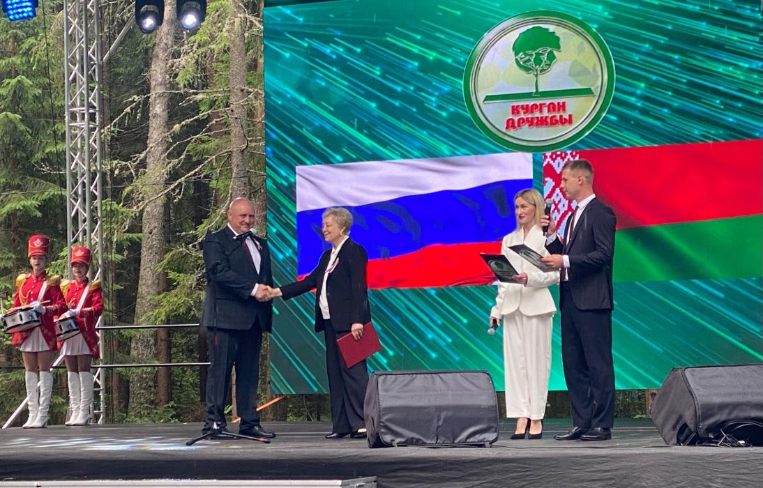 Встреча ветеранов и участников партизанского движения прошла на Кургане Дружбы в Псковской области