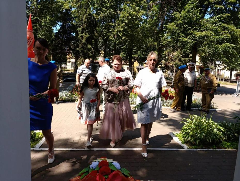 Торжественный митинг в Великих Луках