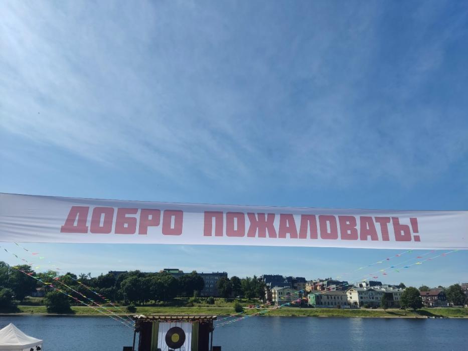 ​Фестиваль «Псковские каникулы» открыли на набережной реки Великой