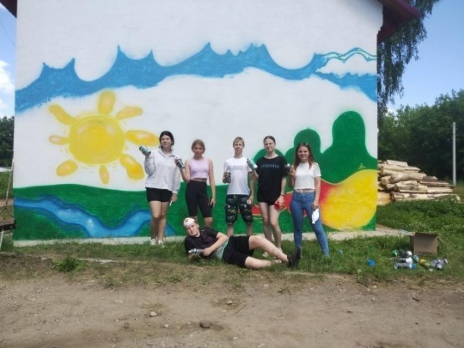 Мастер-класс по росписи стены прошёл в Красногородске