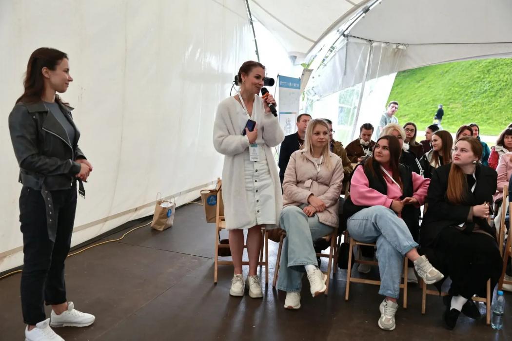 Диалог на выставке «Россия начинается здесь»