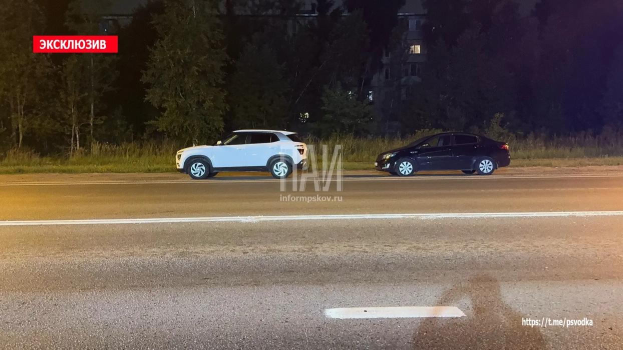 Пьяный водитель Chevrolet устроила тройное ДТП с пострадавшими в Пскове