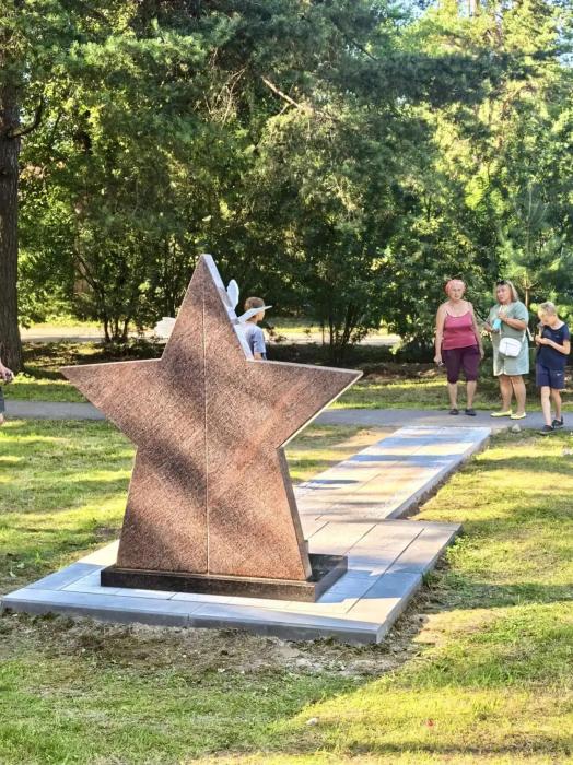 Памятники открыли в Черёхе в честь годовщины упоминания деревни в письменных источниках