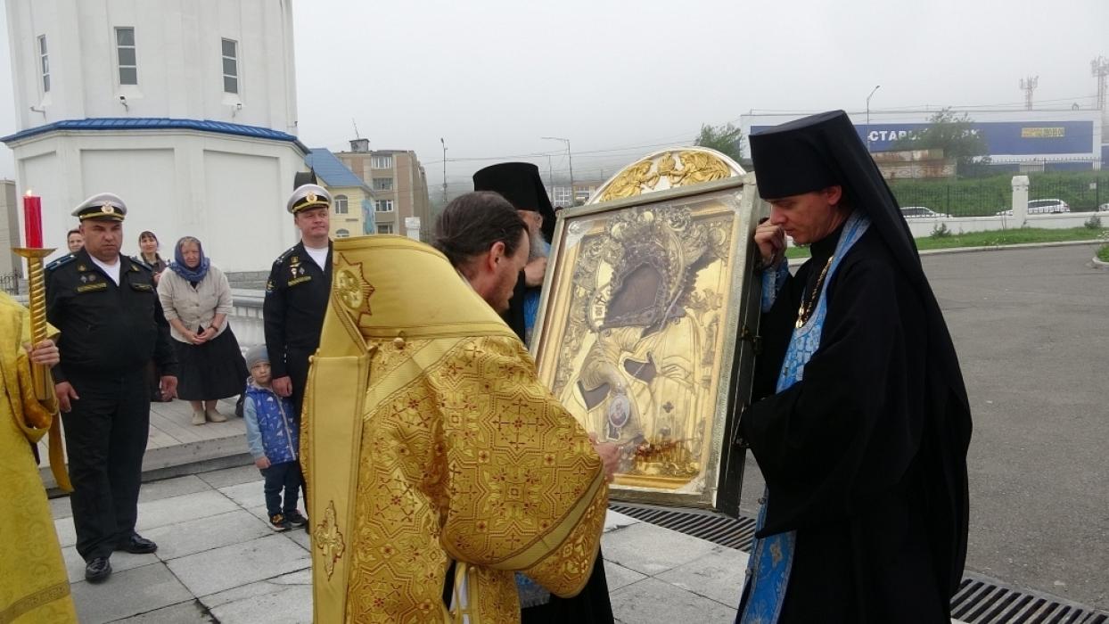 Торжественная встреча чудотворной иконы Божией Матери «Умиление»