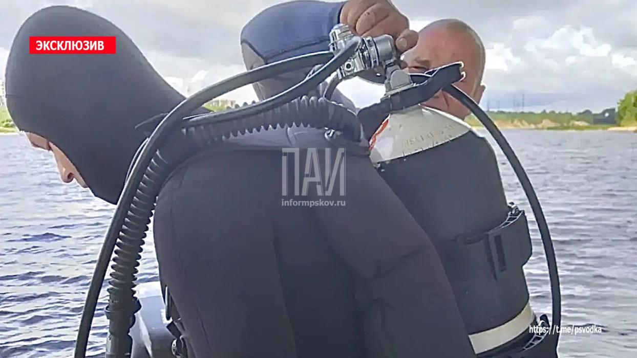Водолазы подняли из реки Великой тело девушки, упавшей с моста Александра Невского в Пскове