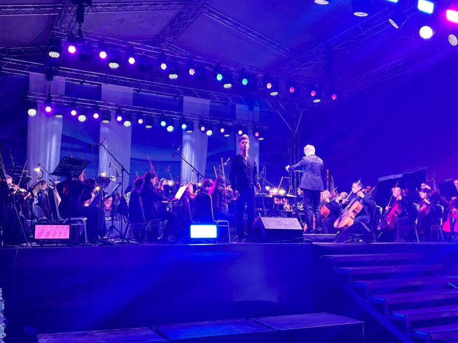 Под светом полной луны: Великие Луки впервые приняли фестиваль «Музыка на воде»