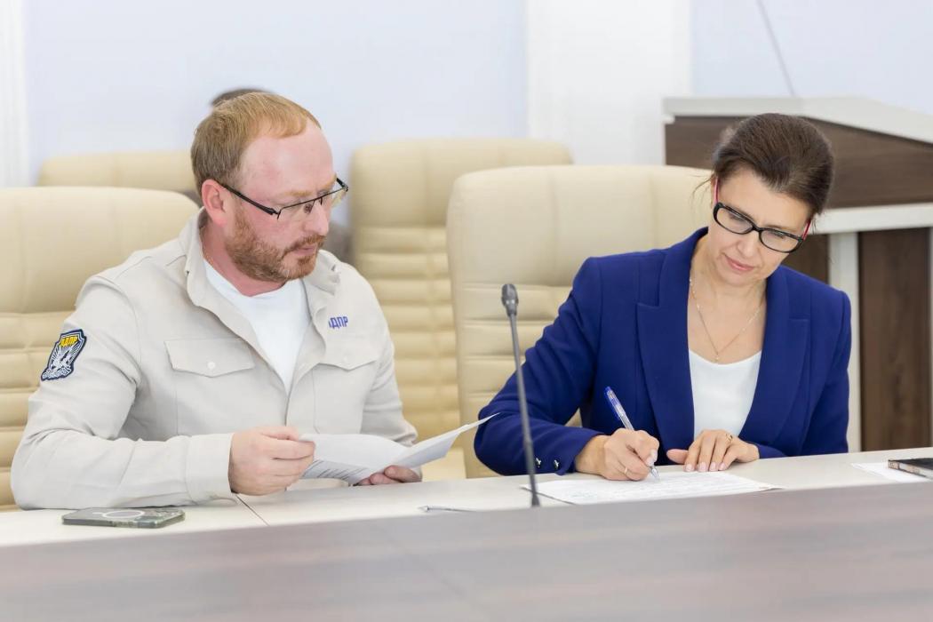 Избирком Псковской области провёл жеребьёвку по распределению бесплатного эфирного времени для кандидатов в Госдуму