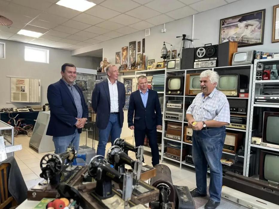 Депутат обсудил с жителями Дновского района проблемы скорой помощи, газификации и почты 
