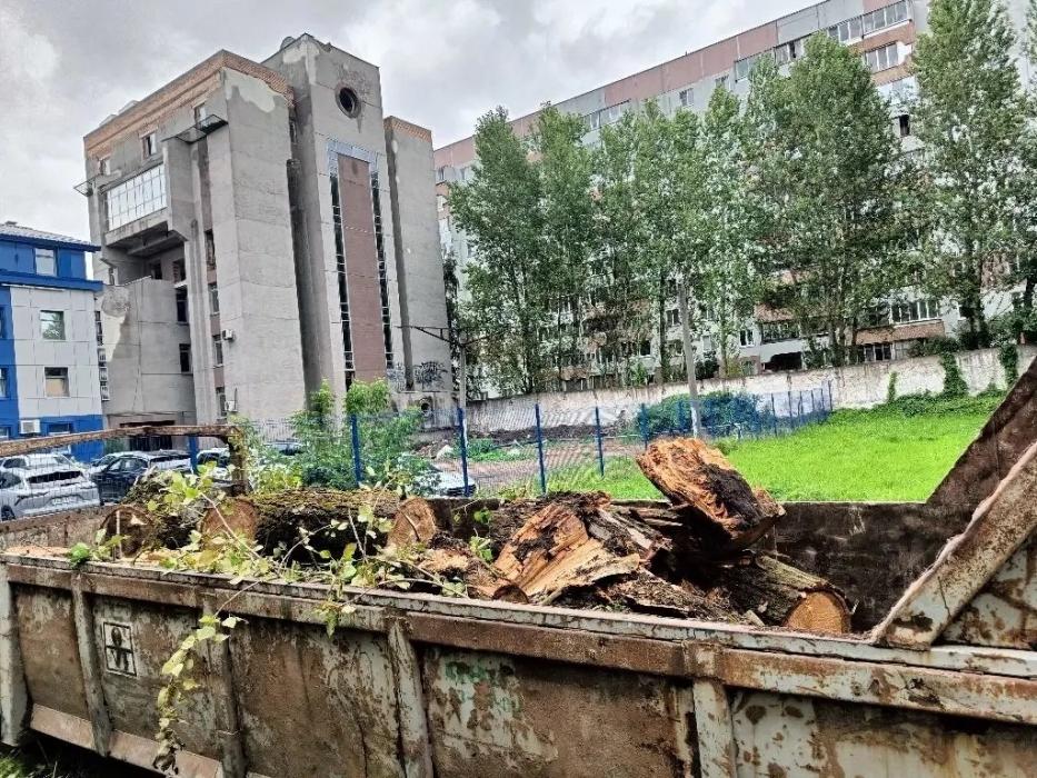 Последствия шторма на спортивных объектах ликвидировали в Пскове 