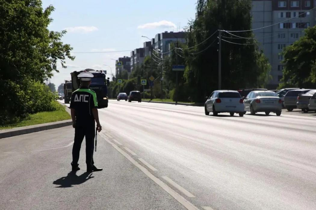 Полицейские проверили автомобили с иностранными номерами в Псковской области