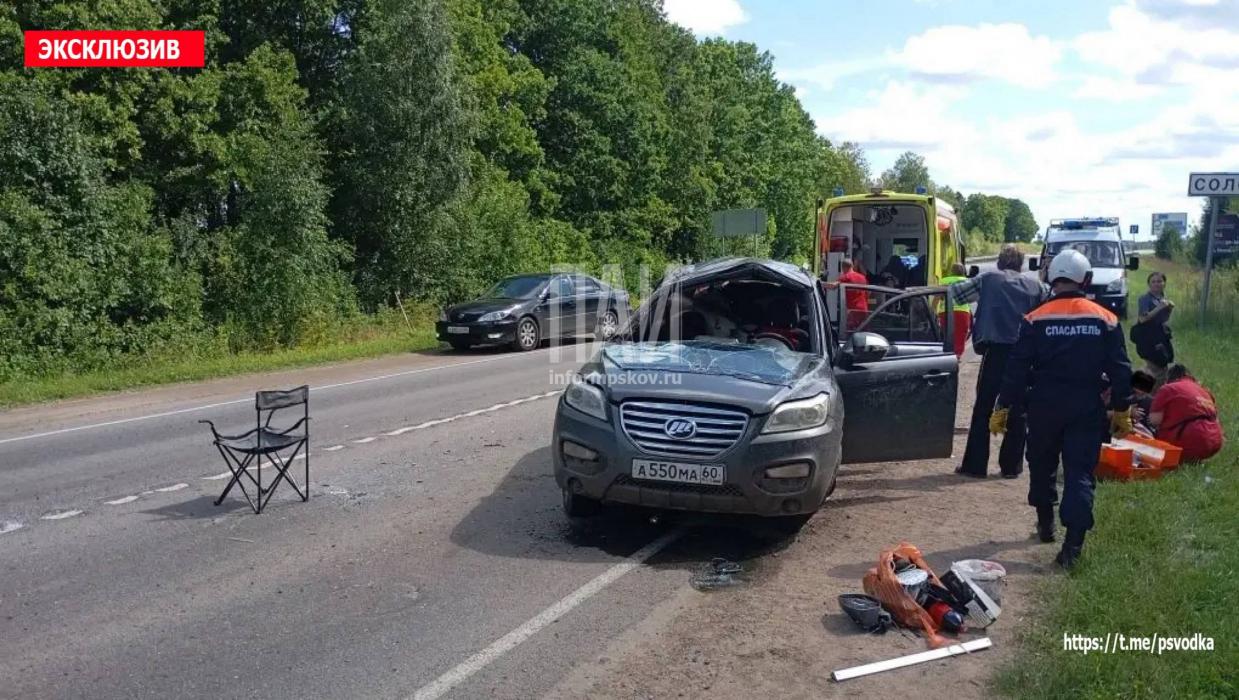 ДТП с опрокидыванием автомобиля произошло в Псковском районе