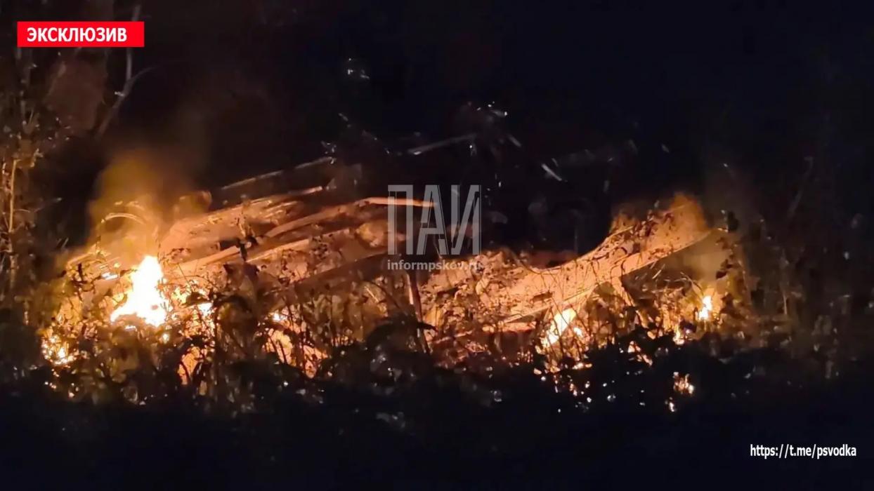 Горящий автомобиль обнаружили в Пыталовском районе