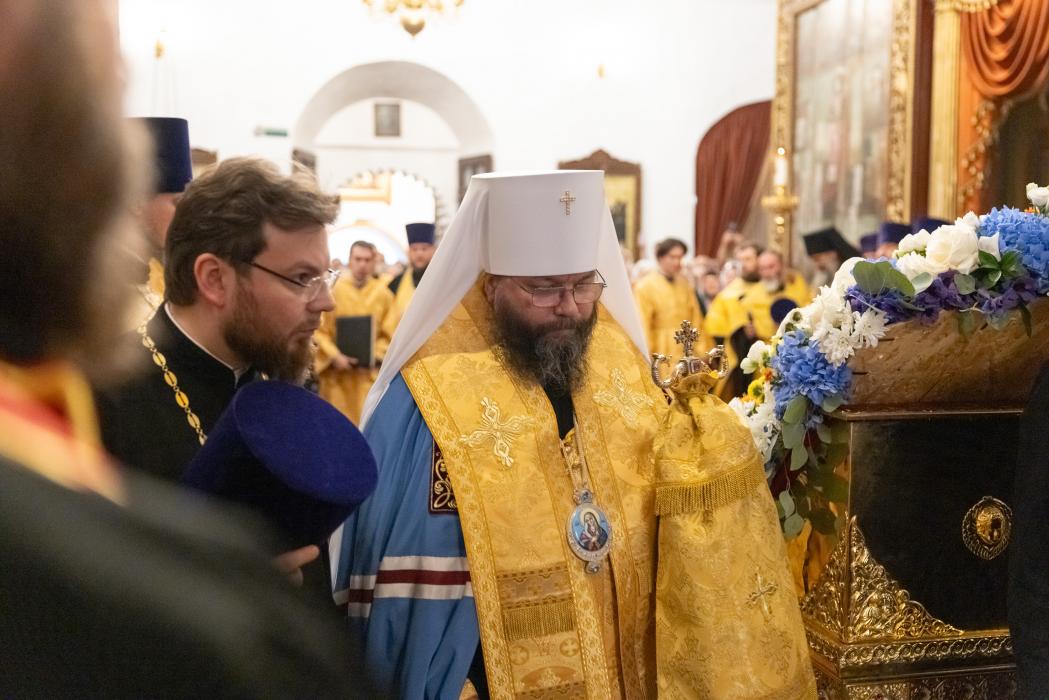 Поклониться святыне: мощи святителя Спиридона Тримифунтского в Троицком соборе в Пскове