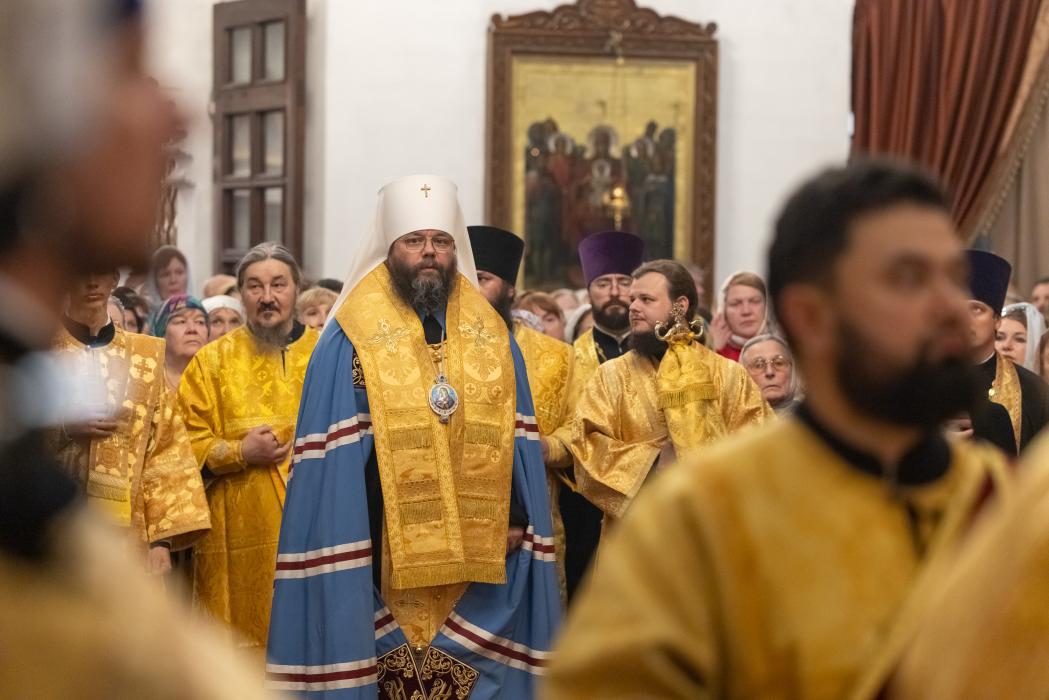 Поклониться святыне: мощи святителя Спиридона Тримифунтского в Троицком соборе в Пскове