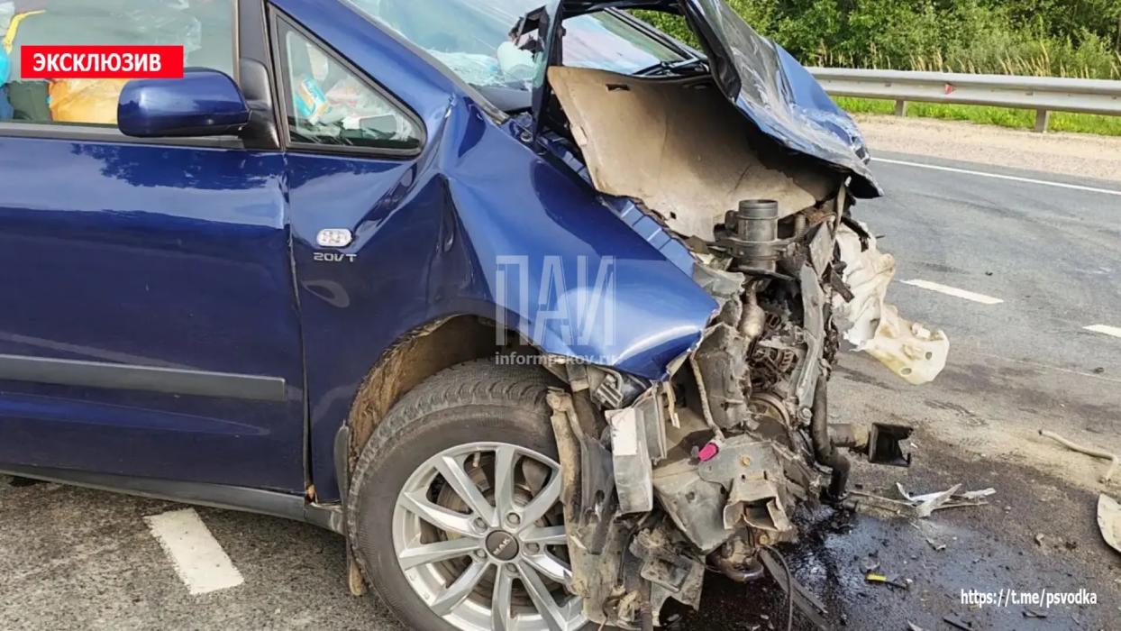Пять человек пострадали во время ДТП в Новосокольническом районе