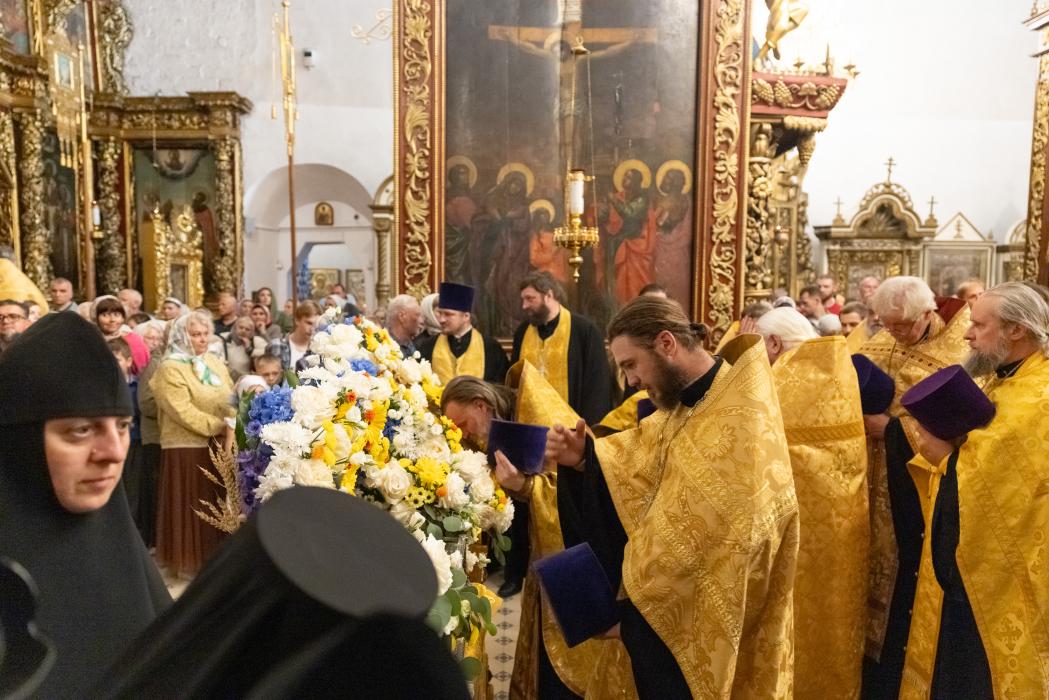 Поклониться святыне: мощи святителя Спиридона Тримифунтского в Троицком соборе в Пскове