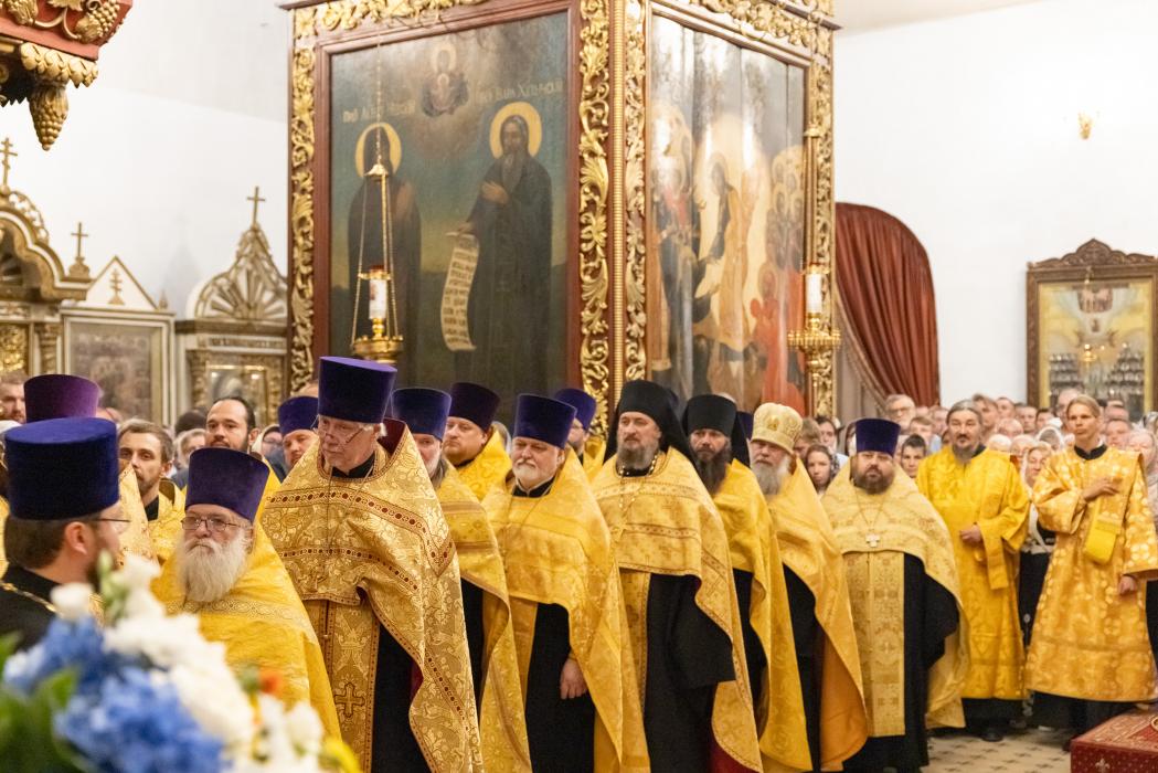 Поклониться святыне: мощи святителя Спиридона Тримифунтского в Троицком соборе в Пскове