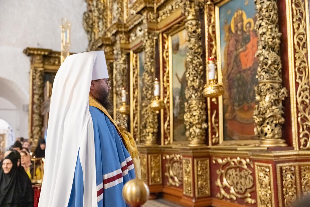Поклониться святыне: мощи святителя Спиридона Тримифунтского в Троицком соборе в Пскове
