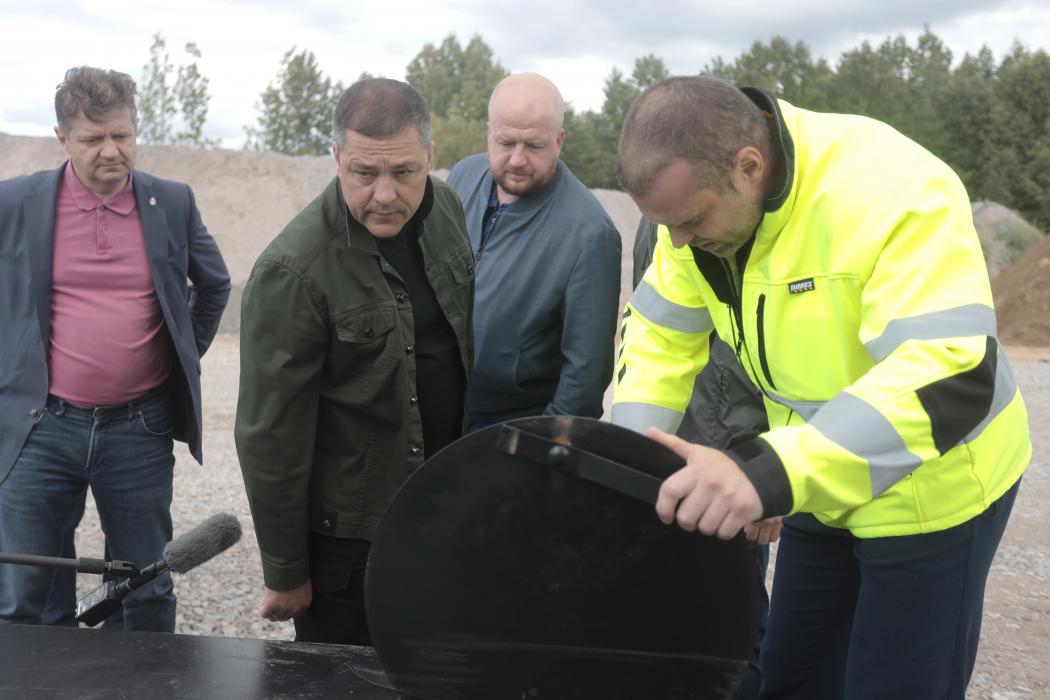 Ставка на качество дорог: новый АБЗ запустили в Псковской области