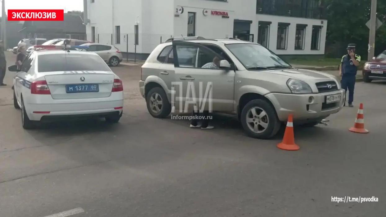 В Великих Луках мотоциклист госпитализирован после столкновения с автомобилем на Октябрьском проспекте