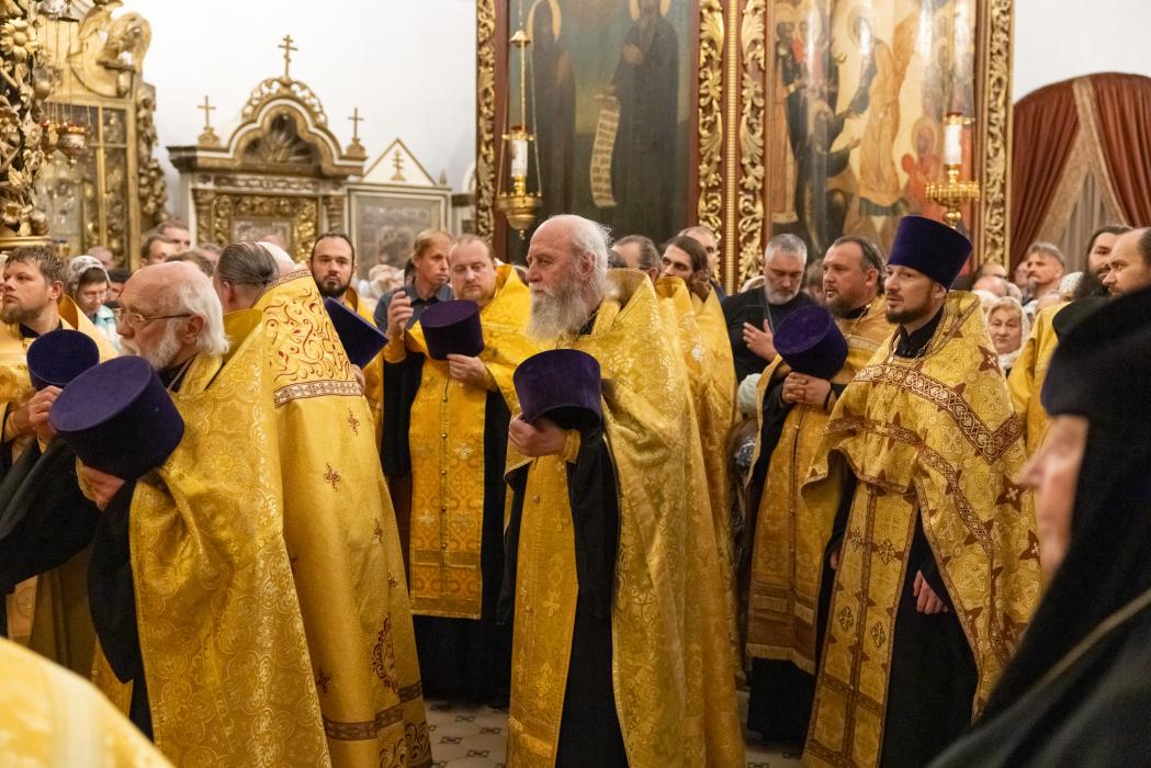 Поклониться святыне: мощи святителя Спиридона Тримифунтского в Троицком соборе в Пскове