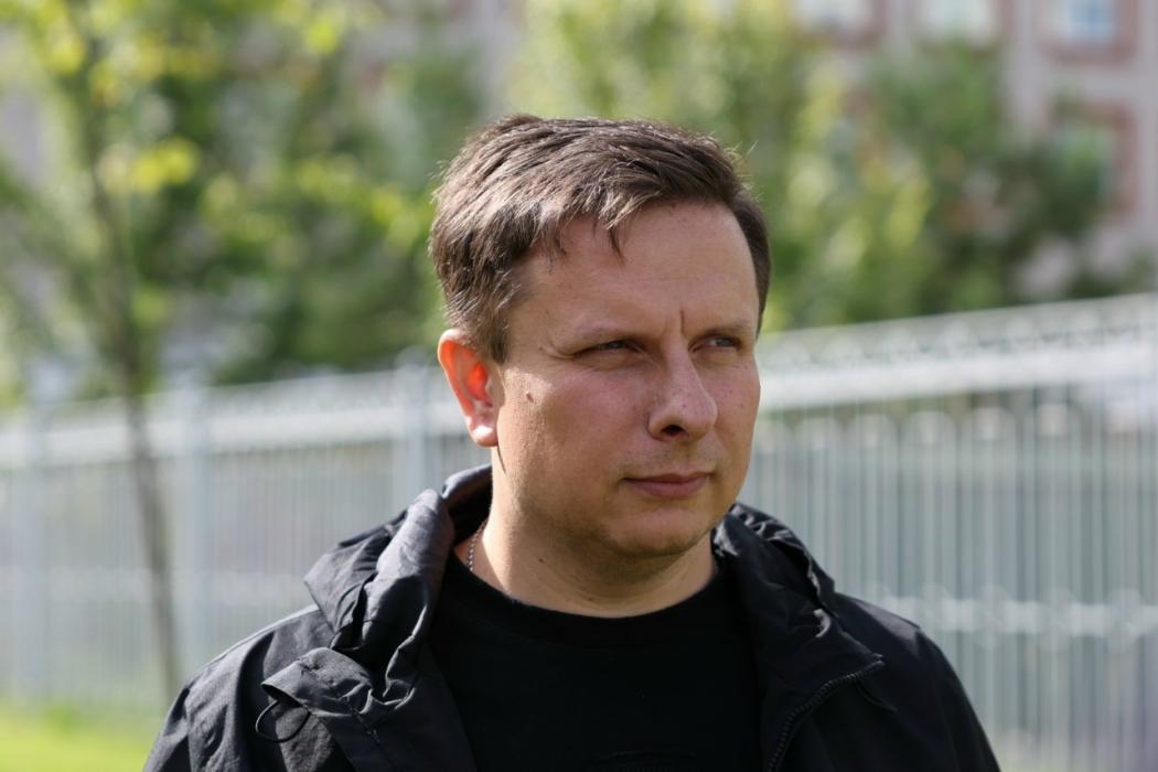 Борис Елкин осмотрел зелёное насаждение возле Детской областной больницы