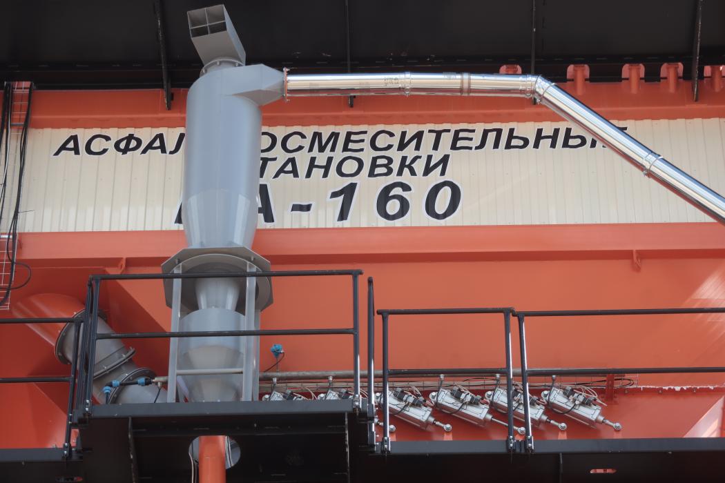 Ставка на качество дорог: новый АБЗ запустили в Псковской области