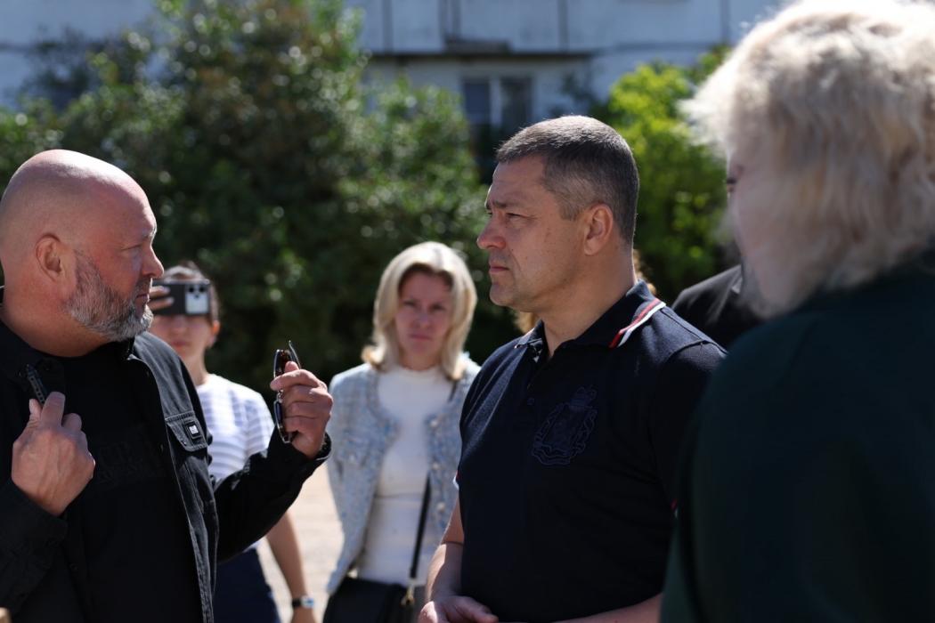 Губернатор поручил завершить ремонт улицы Пограничной в Гдове к началу учебного года