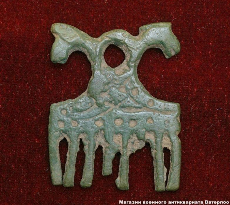 Редкий амулет-гребень эпохи викингов обнаружили в Псковской области