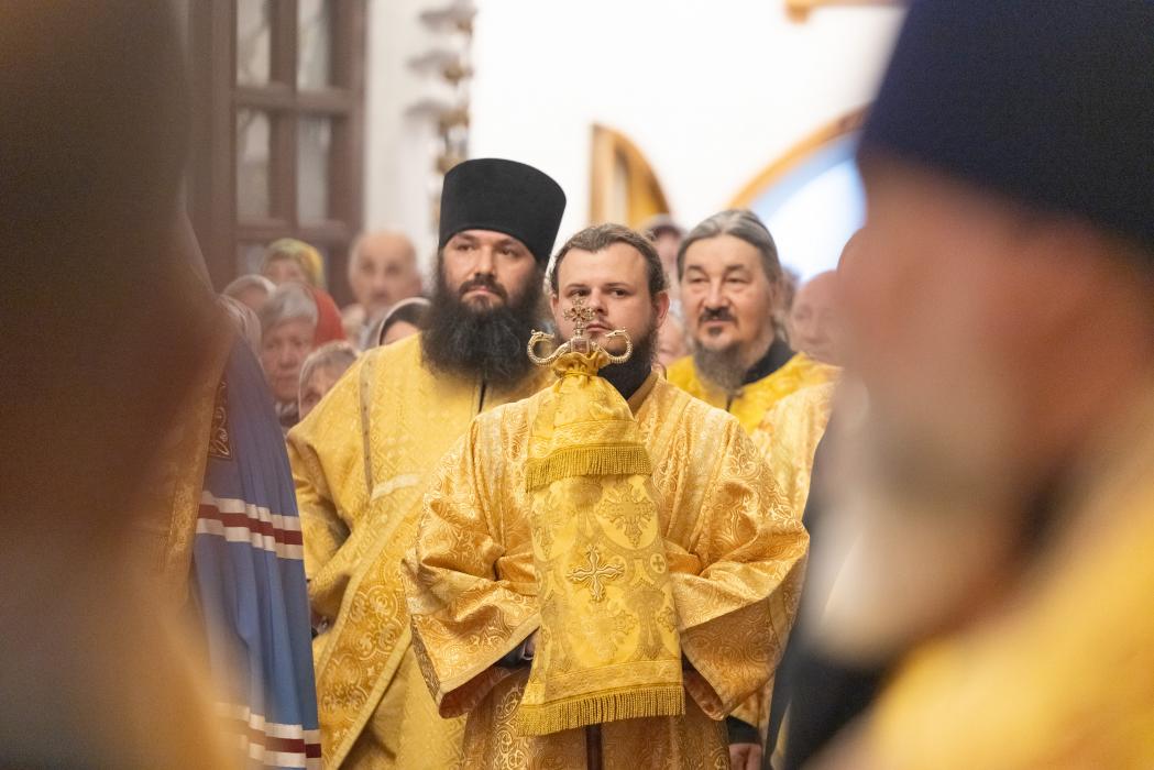 Поклониться святыне: мощи святителя Спиридона Тримифунтского в Троицком соборе в Пскове