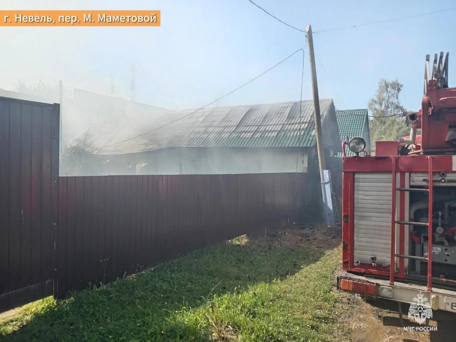​Гараж, магазин и жилой дом горели на выходных в Псковской области