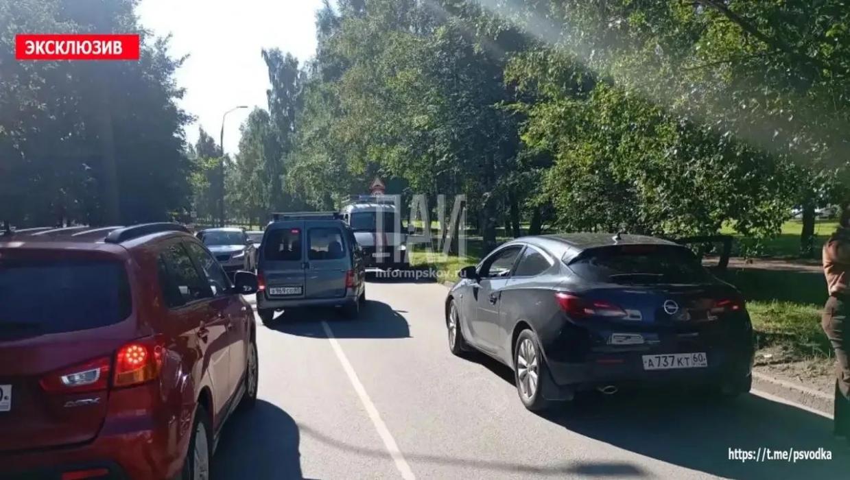 Авария в Пскове на улице Западной