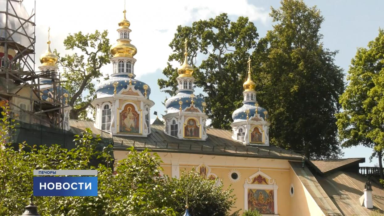 Как живут переданные в Псково-Печерский монастырь кролики