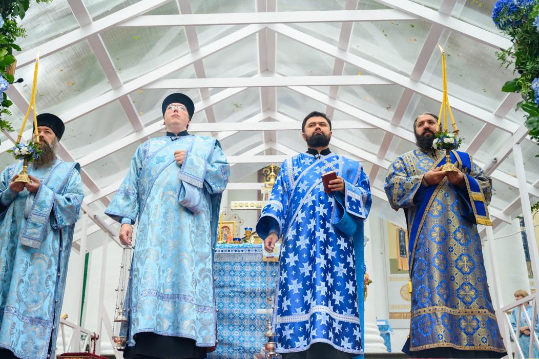 Богослужения в Псково-Печерском монастыре