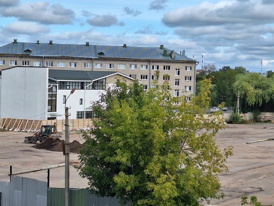 В центре Пскова начались работы на месте будущего фермерского рынка
