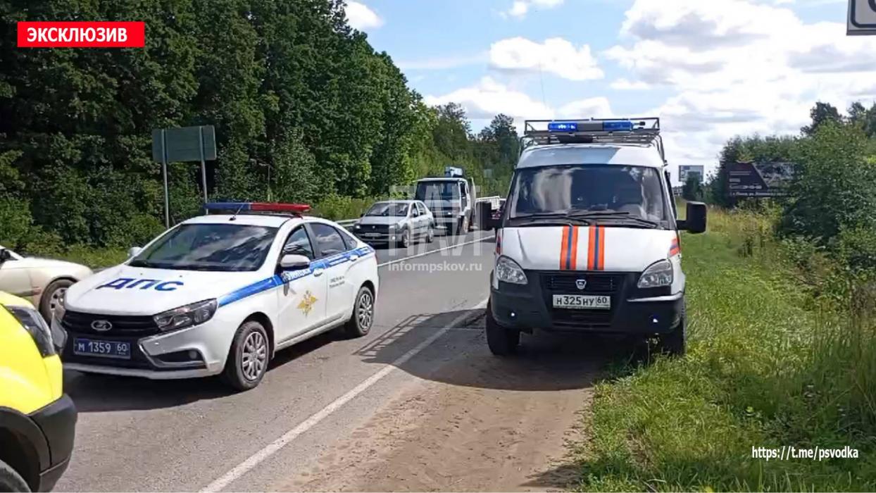 ДТП с опрокидыванием автомобиля произошло в Псковском районе