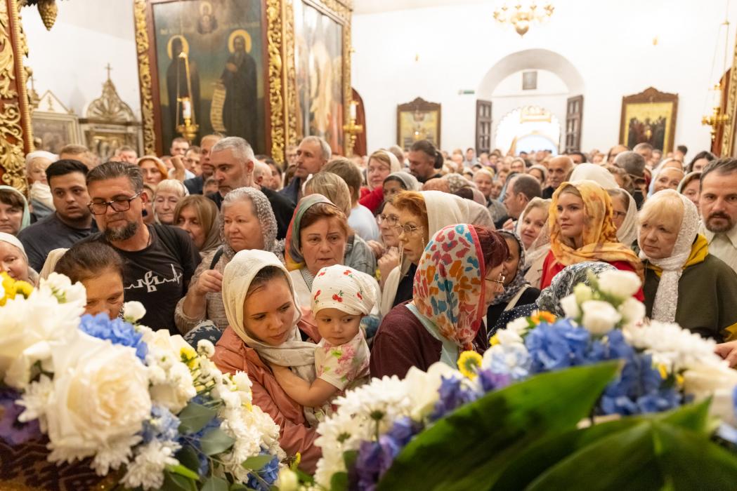Поклониться святыне: мощи святителя Спиридона Тримифунтского в Троицком соборе в Пскове